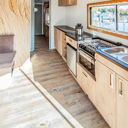 船屋 Awesome Ship In 亨尼希斯多夫