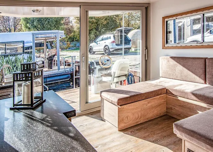 船屋 Awesome Ship In