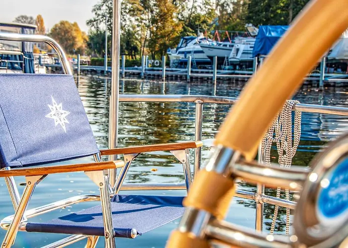 Awesome Ship In 亨尼希斯多夫